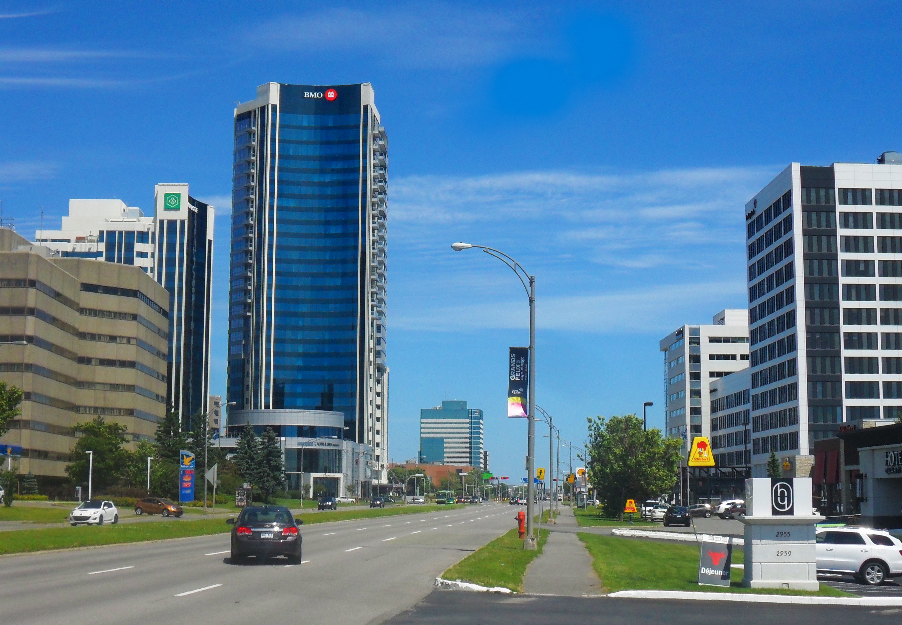Laurier Boulevard in Sainte-Foy